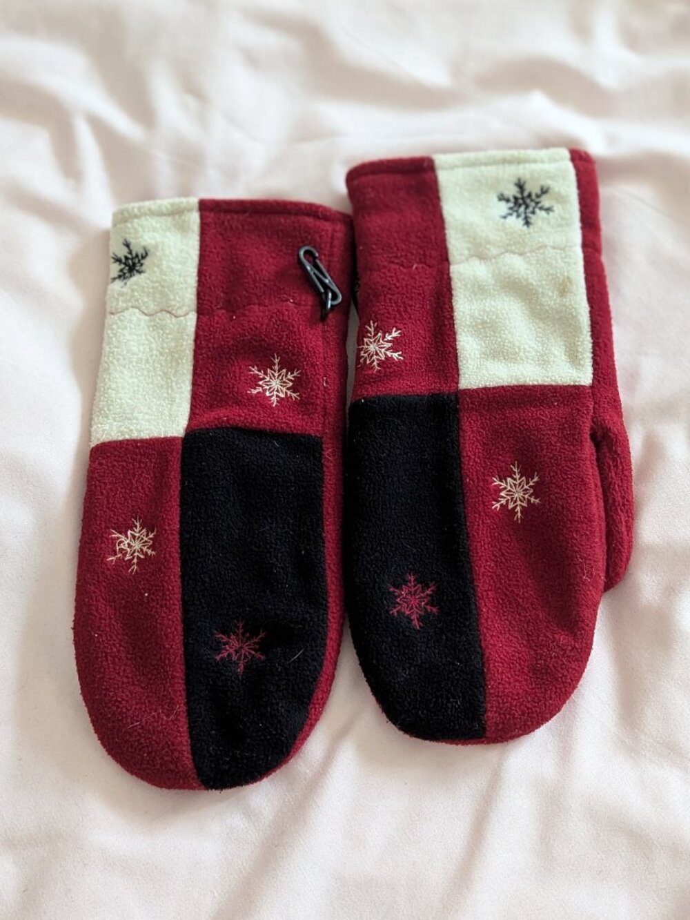 Thinsulate Red Black Snowflake Fleece Mittens